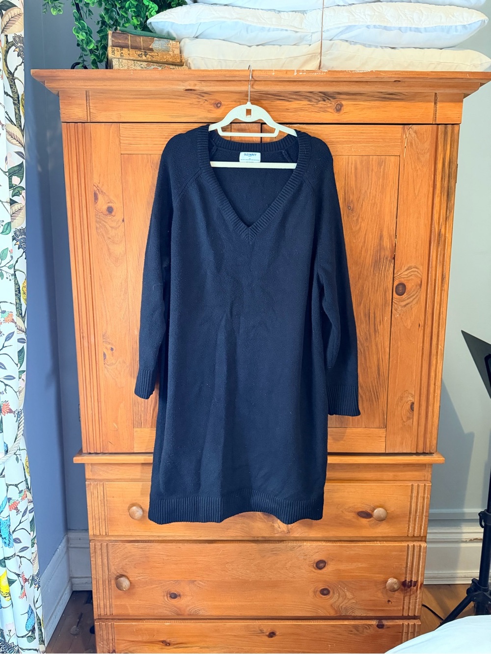 Old Navy Black V-Neck Knit Sweater Dress